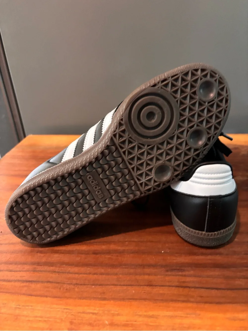 adidas stripes lace